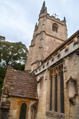 Castle Combe, İngiltere'de benzersiz eski İngilizce Köyü. Eski ev ve park