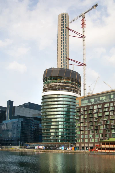 LONDON, UK - May 21, 2015: One of the tallest apartment buildings in London in construction progress — Zdjęcie stockowe