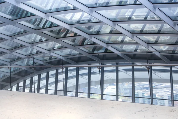 LONDON, Reino Unido - 22 de abril de 2015: Detalhe da construção do Walkie-Talkie, telhado e parede de vidro oscilante — Fotografia de Stock