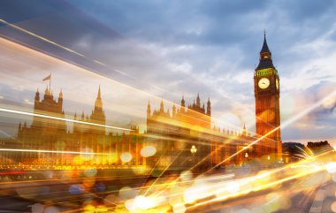 Londra günbatımı. Büyük Ben ve Parlamentosu evleri