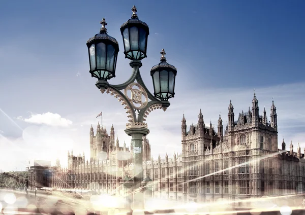 Atardecer en Londres. Big Ben y las casas del Parlamento — Foto de Stock