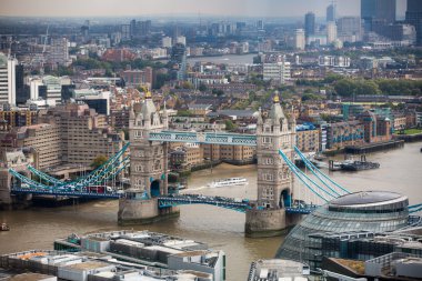 Londra, İngiltere - 17 Eylül 2015: Tower of London ve Thames Nehri