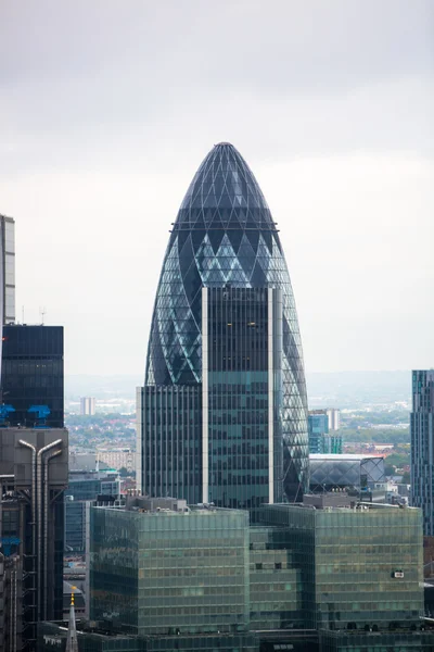 LONDRES, Reino Unido - 17 de septiembre de 2015: Panorama de la ciudad de Londres con rascacielos modernos. Gherkin, Walkie-Talkie, Torre 42, banco jalá. Aaria empresarial y bancaria — Foto de Stock