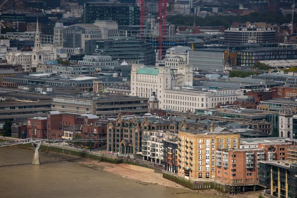 London, Storbritannien - 17 September 2015: City of London panorama med moderna byggnader — Stockfoto