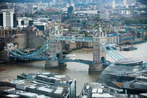 LONDRES, Reino Unido - 17 de septiembre de 2015: Panorama de la ciudad de Londres con Tower bridge —  Fotos de Stock