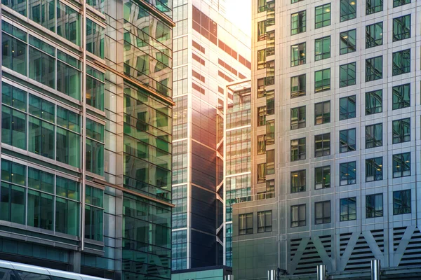 LONDON, UK - MAY 5, 2015: Canary Wharf banking and business centre — Stock Photo, Image