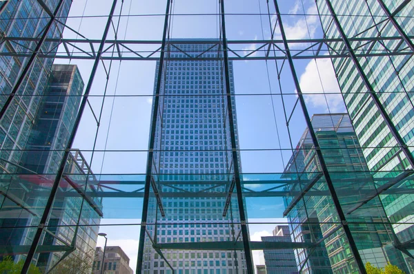 LONDON, UK - MAY 5, 2015: Canary Wharf banking and business centre — Zdjęcie stockowe