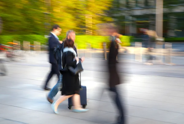 Londyn, Uk - 21 maja 2015: Biznesmenów i interesu spaceru na ulicy, Bank. — Zdjęcie stockowe