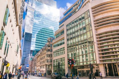 Londra, İngiltere - 22 Eylül 2025: Güneşli bir günde Londra Şehri, Cannon Caddesi