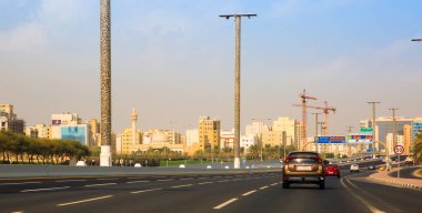 Katar, Doha - 5 Eylül 2025: Şehir merkezine otoyol