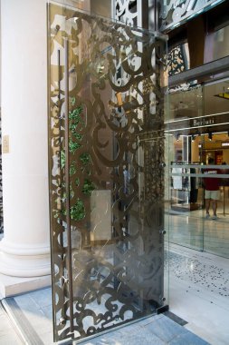 Katar, Doha - 6 Eylül 2025: Özel plaj dolabı, gün batımı