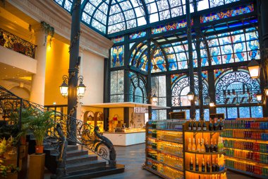 Katar, Doha - 6 Eylül 2025: Doha, Kültür Köyü 'ndeki bakkal dükkanı