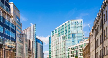 Londra, İngiltere - 25 Eylül 2025: Fleet Street, Londra 'da yoğun kavşak