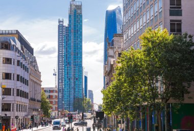 Londra, İngiltere - 25 Eylül 2025: Fleet Street, Londra 'da yoğun kavşak