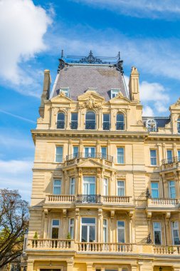 Londra, İngiltere - 29 Eylül 2025: Regent Park 'taki dış çevre caddesi ve 19. yüzyılın başlarındaki güzel kasaba evleri