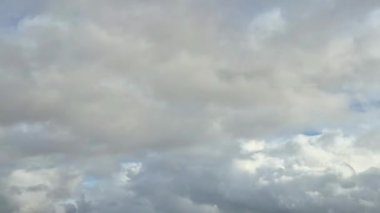 Bulutlarda zaman kaybı, Londra 'da yağmur yağıyor.