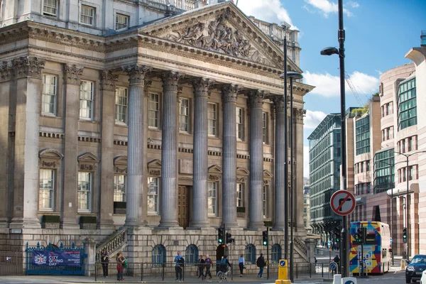 伦敦 UK - 2015年9月19日：英格兰银行广场市长府 — 图库照片