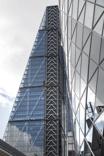 Gherkin construção textura de vidro. Arquitetura inglesa moderna. Cidade de Londres — Fotografia de Stock