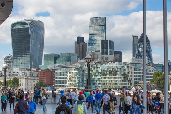 LONDRES UK - 19 de septiembre de 2015 - Vista de la ciudad de Londres, edificios modernos de oficinas, bancos y empresas corporativas —  Fotos de Stock