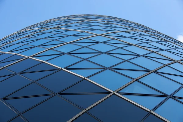 Estructura de vidrio de construcción Gherkin. Arquitectura inglesa moderna, City of London — Foto de Stock