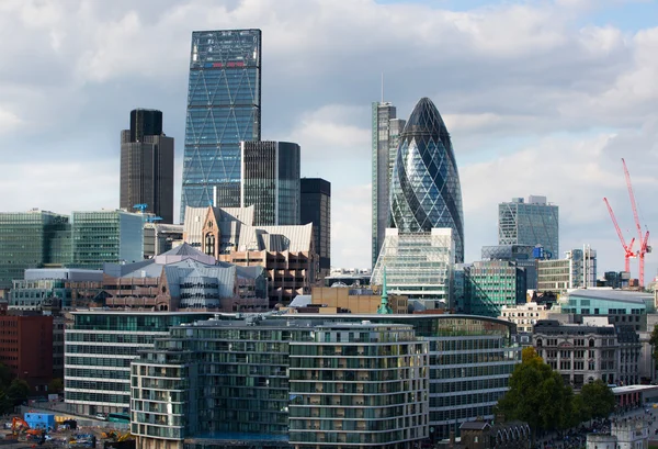 LONDON UK - SEPTEMBER 19, 2015 - City of London view, modern buildings of offices, banks and corporative companies — Stock Photo, Image