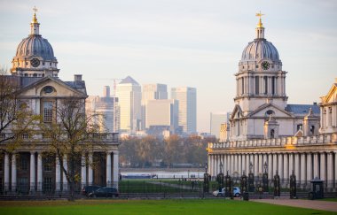 Londra, Canary Wharf Greenwich park görüntüleyin. Greenwich Üniversitesi yapı ve insanlar tarafından görünüm içerir