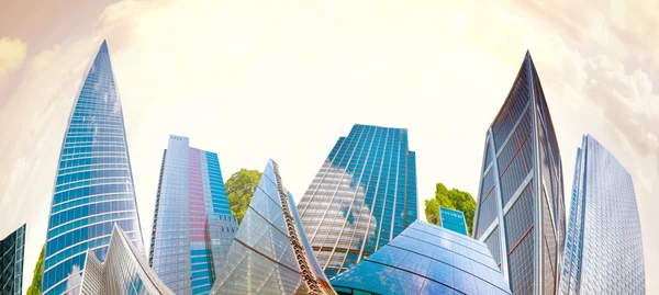 Architektonische Komposition aus korporativen Gebäuden. Abstrakter geschäftlicher Hintergrund — Stockfoto