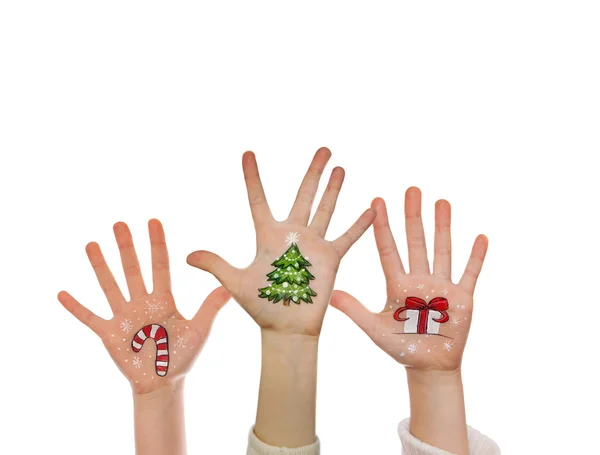 Símbolos de Natal pintados nas mãos de crianças. Papai Noel, boneco de neve, árvore de Natal, caixa de presente, renas etc — Fotografia de Stock