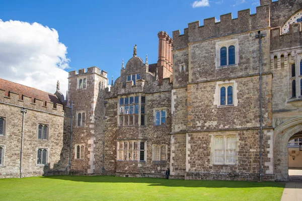 Sussex, Verenigd Koninkrijk - 11 April 2015: Sevenoaks oude Engels herenhuis 15e eeuw. Klassieke Engelse platteland huis — Stockfoto