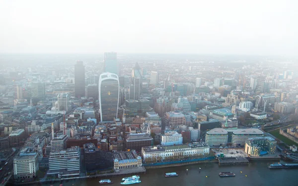 Weergave van de City van Londen bij zonsondergang — Stockfoto