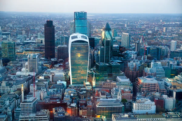 Weergave van de City van Londen bij zonsondergang — Stockfoto