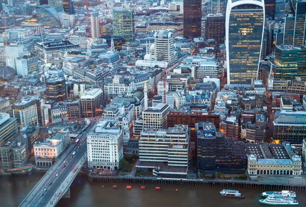 Weergave van de City van Londen bij zonsondergang — Stockfoto