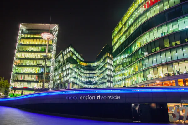 Londra şehri iş ve finansal ARIA günbatımında görüntülemek — Stok fotoğraf