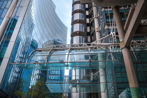 Moderne englische Architektur, Gewürzgurkenbau Glasstruktur. Stadt London — Stockfoto
