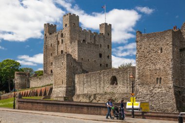 Rochester Castle 12. yüzyıl. İç görünüm kale Saray duvarları ve tahkimatı mahvoldu