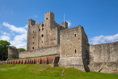 Rochester Castle 12. yüzyıl. İç görünüm kale Saray duvarları ve tahkimatı mahvoldu