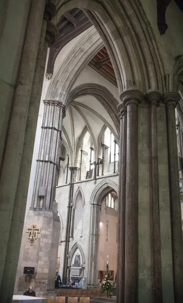Интерьер Рочестерского собора является вторым старейшим собором Англии, основанным в 604AD . — стоковое фото