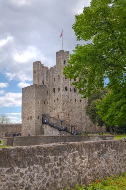 Rochester Castle 12. yüzyıl. İç görünüm kale Saray duvarları ve tahkimatı mahvoldu