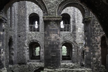 Rochester Castle 12. yüzyıl. İç görünüm kale Saray duvarları ve tahkimatı mahvoldu