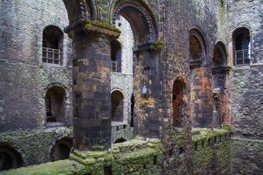 Rochester Castle 12. yüzyıl. İç görünüm kale Saray duvarları ve tahkimatı mahvoldu
