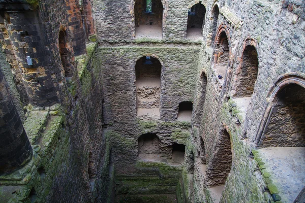 Rochester hrad 12thstoletí. Vnitřní pohled na hrad zničila palácové zdi a opevnění — Stock fotografie