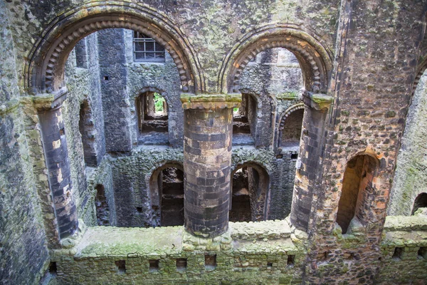 Schloss Rochester aus dem 12. Jahrhundert. Innenansicht der zerstörten Palastmauern und Befestigungsanlagen — Stockfoto