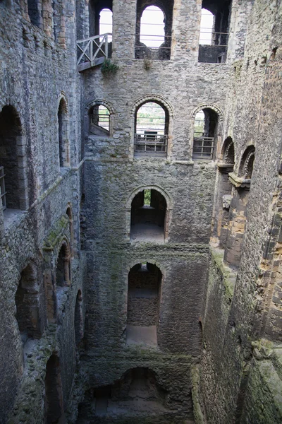 Rochester hrad 12thstoletí. Vnitřní pohled na hrad zničila palácové zdi a opevnění — Stock fotografie
