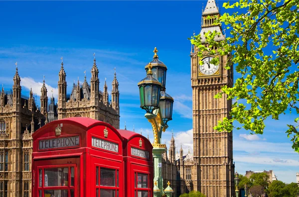 Big Ben, Londra önünde Kırmızı İngiliz telefon kulübesi