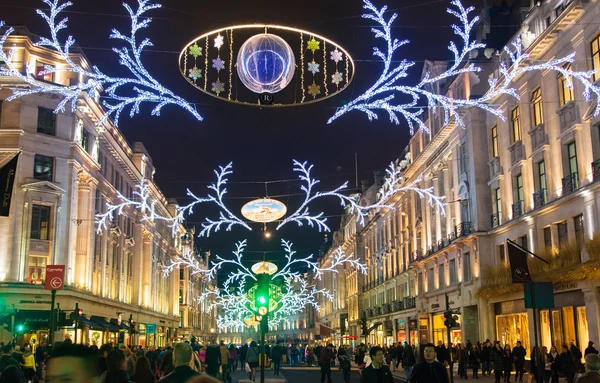 LONDRES, Reino Unido - 30 DE NOVIEMBRE DE 2015: Viernes Negro fin de semana en Londres la primera venta antes de Navidad . — Foto de Stock