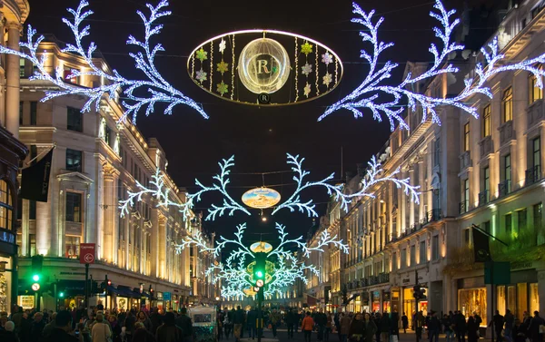 London, Verenigd Koninkrijk - 30 November 2015: Zwarte vrijdag weekend in Londen de eerste verkoop voor Kerstmis. — Stockfoto