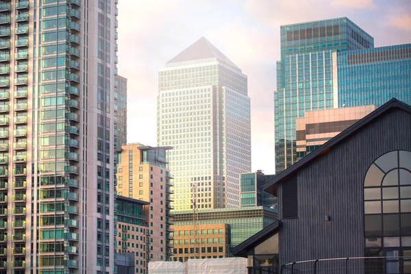 LONDON, UK - May 18, 2015: Canary Wharf business and banking district — Stock Photo, Image