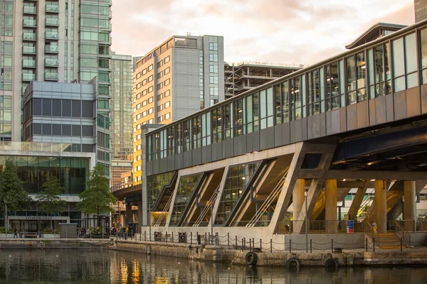 LONDON, UK - May 18, 2015: Canary Wharf business and banking district — Stock Photo, Image