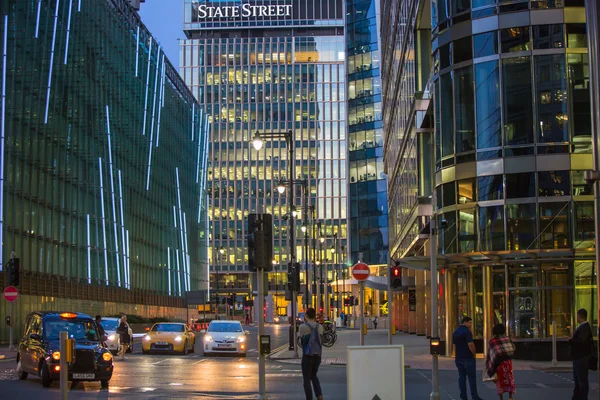 LONDON, UK - May 18, 2015: Canary Wharf business and banking district — Stock Photo, Image