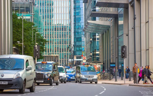 ЛОНДОН, Великобритания - 18 мая 2015 г.: Бизнес и банковский район Canary Wharf — стоковое фото